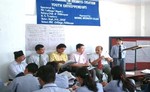 A Scene of the Concluding Session of First Batch of the New Business Creation Training Oeganized Jointly by RC Dillibazar and National Integrated College in a  Period  from 31 August to 8 September 2005. AG William Ma Gave Away the Certificate to the Trainees