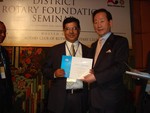 PP Rtn. Bharat B. Karki receiving PHF certificate from RI President in TRF seminar on 17th Nov 08